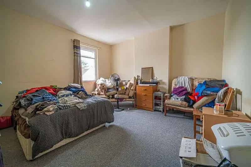 2 bed flat for sale