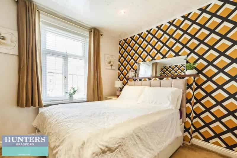 4 Bed Terrace House for Sale - Original Features Modern Kitchen