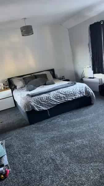 Spacious Studio Flat Separate Kitchen Bathroom Good Parking