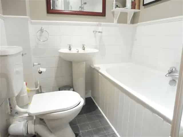 Modern 2-Bed Top Floor Apartment Portsmouth City Centre