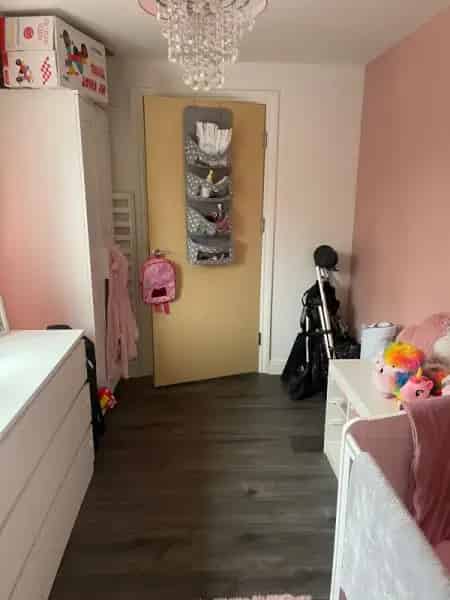 2 Bed Ground Floor Flat Three Bridges Spacious Own Entrance Parking