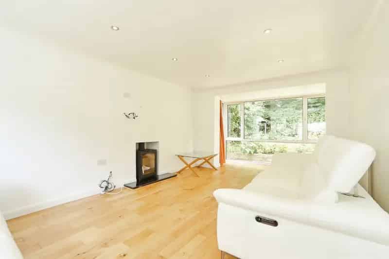 4-Bedroom Detached House with Modern Kitchen and En-Suite