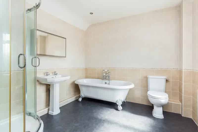 2 Bedroom Detached House to Rent Caterham