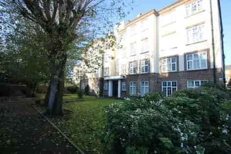 Studio Apartment to Rent in London - Parking Available