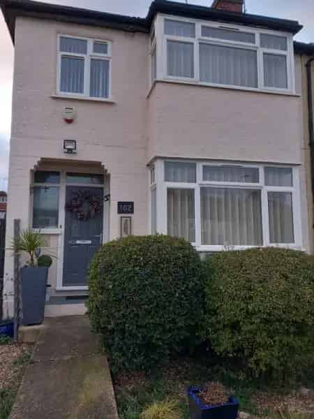 End Terrace House Near Shops and Schools