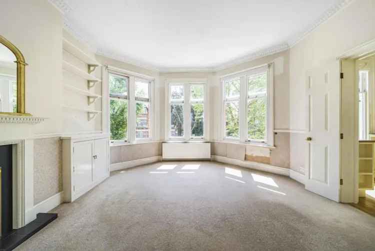 Flat For Sale in London, England