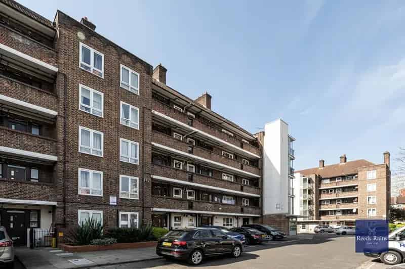 2 Bedroom Flat for Sale London SW8