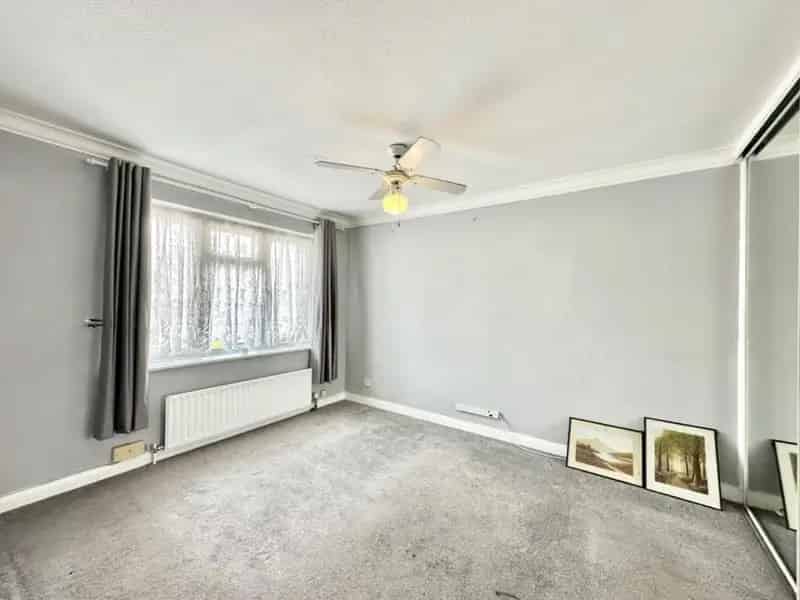 4 Bed House for Sale - Great Project Potential