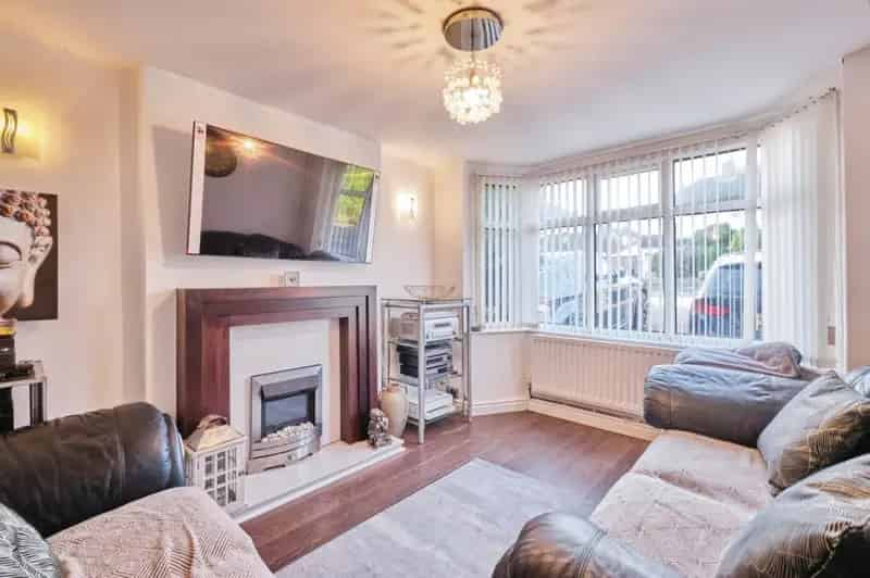 Extended 3-Bed Semi Detached House in Penn