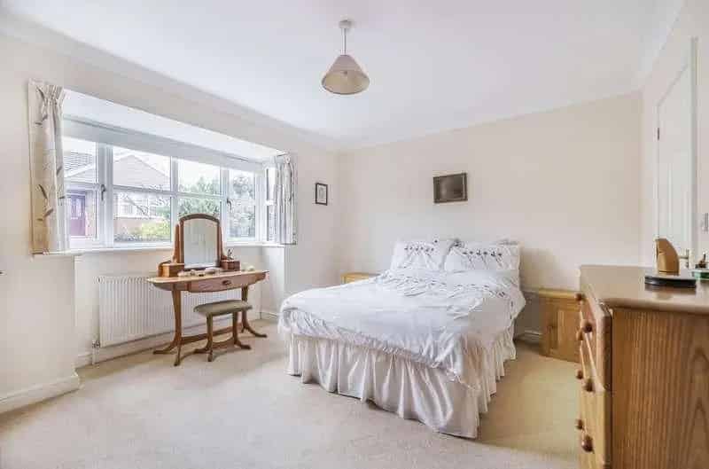 3 Bed Detached Bungalow For Sale Near Town Centre