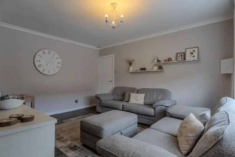 3 Bedroom Mid Terrace Villa For Sale In Chryston