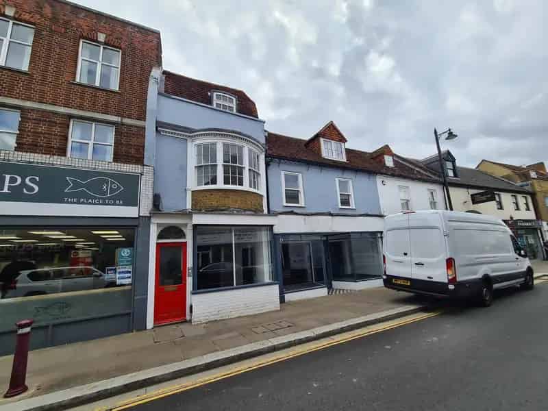 Freehold Retail Shop with Flats -  Great Owner Occupier Opportunity