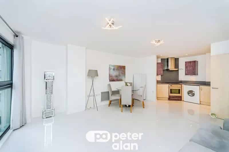 2 Bedroom Apartment City Centre Landmark Place