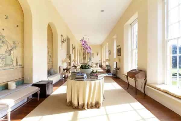 Grade II Listed Orangery with Stunning Gardens and Private Parking