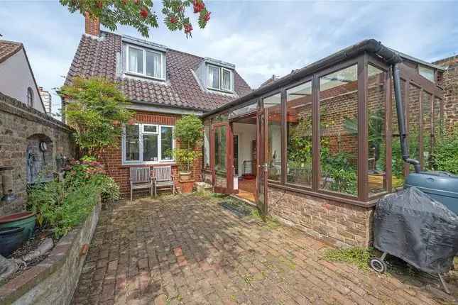 Detached House for Sale in Wimbledon Village