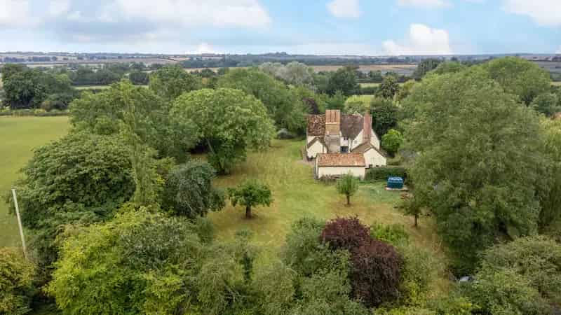 Grade II Listed Jacobean Farmhouse 4 Bedrooms 1.5 Acres