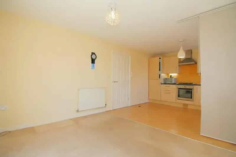 2 Bed Ground Floor Apartment For Sale Chain Free