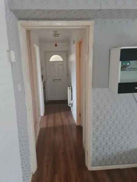 Flat For Rent in Oldham, England