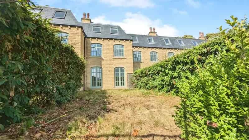 3 Bedroom Modern Townhouse for Sale in Elland West Yorkshire