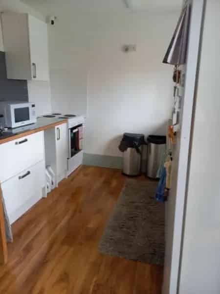 2 Bed House with Garden and Parking