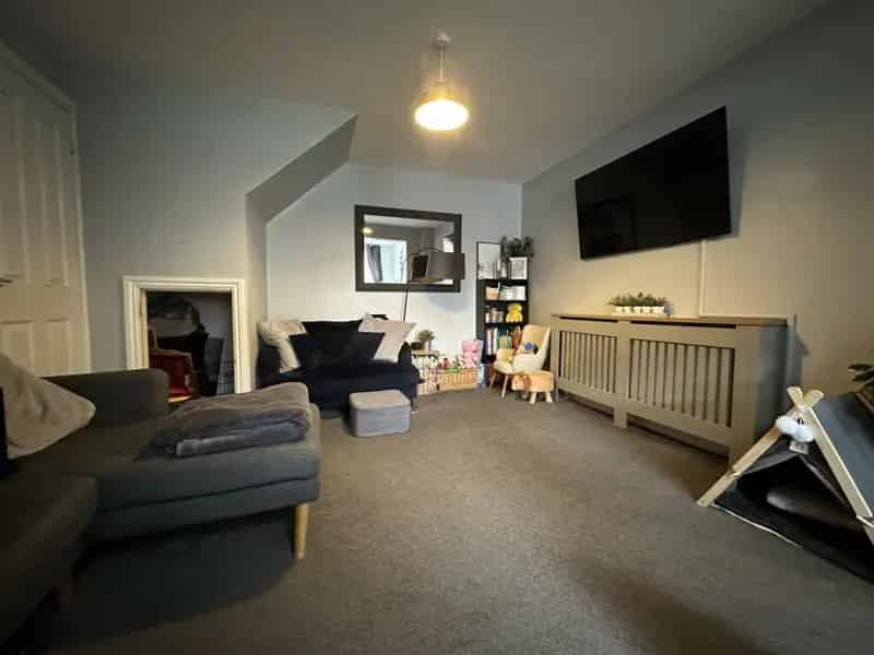 2 Bed Semi Detached House Alcester Parking Garden