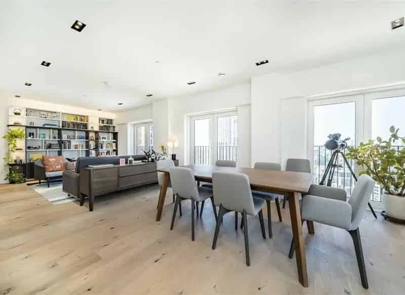 Luxury 3-Bed Apartment in Keybridge Tower with Panoramic London Views