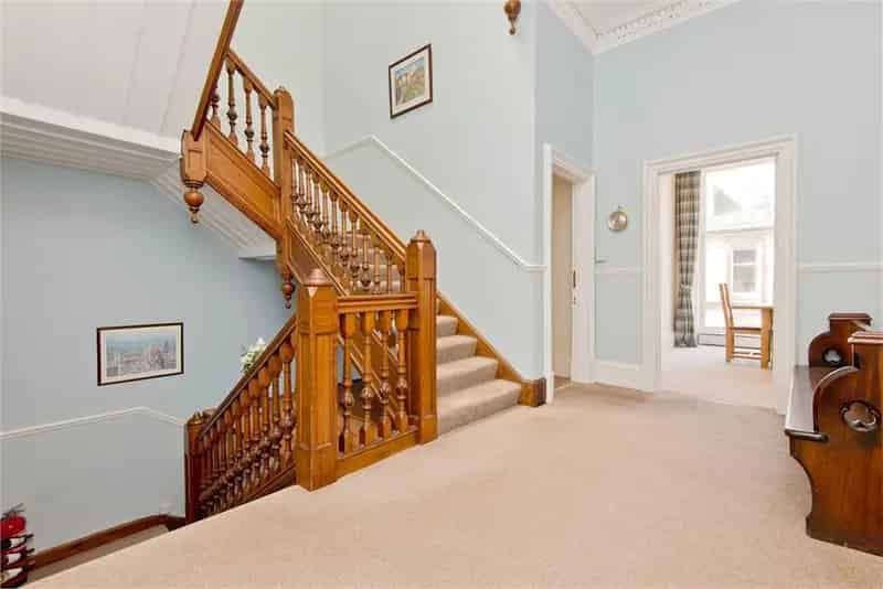 5 Bed Flat - Double Upper with 1 Reception Room