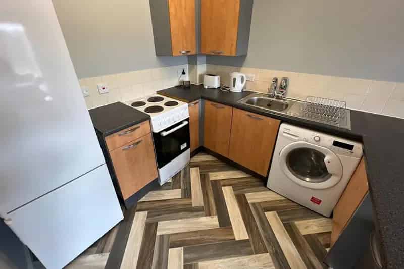 Two Bedroom Furnished Apartment Near Liverpool University