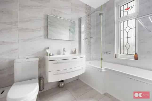 8 9 Bedroom Detached House Emerson Park RM11 4200SqFt Family Home