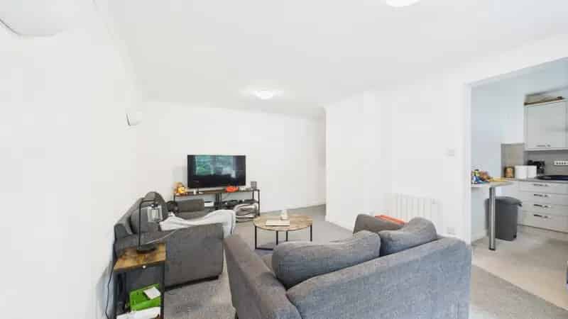 2 Bedroom Flat for Sale Near Abbey Gardens Bury