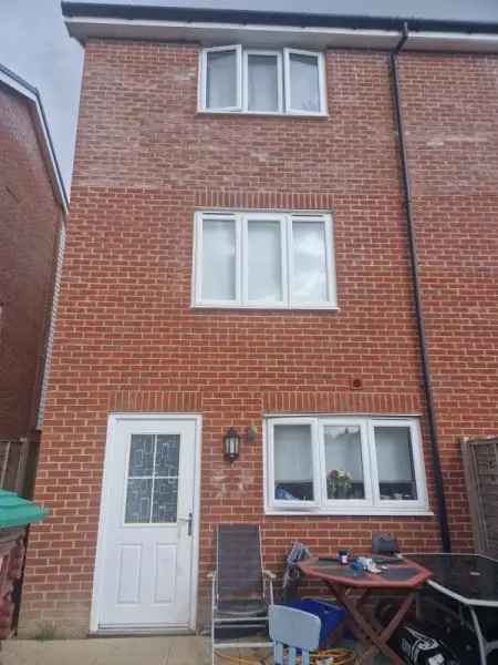 House For Rent in Horsham, England