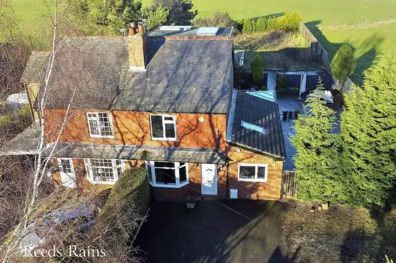 3 Bedroom Semi Detached House with Hot Tub and Stunning Views