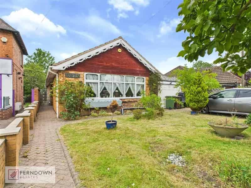3 Bedroom Detached Bungalow for Sale in Marston Green