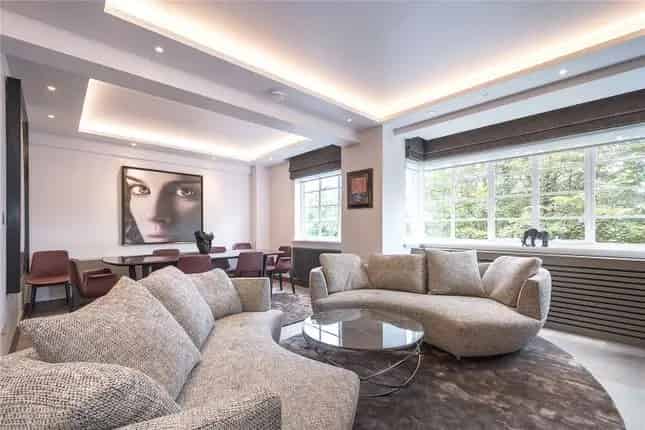 3-Bedroom Apartment near Hyde Park  Exceptional Views