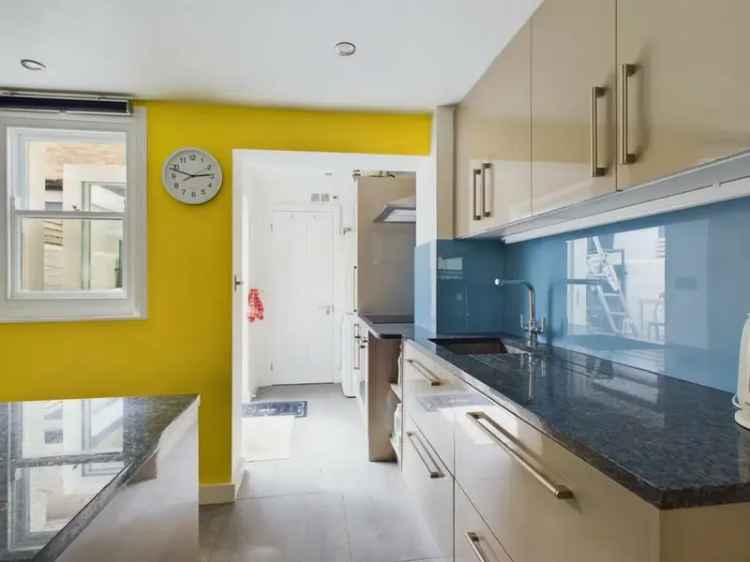 2 Bedroom City Centre Cottage - Modernized Charm