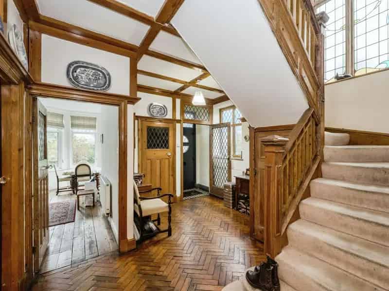 6 Bedroom Detached House with 5 Reception Rooms and Large Garden