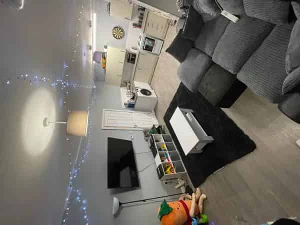 2nd Floor Flat near Airport Pets Allowed Parking Garden