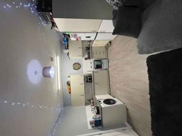 Flat For Rent in Southend-on-Sea, England