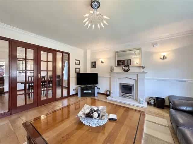 4 Bedroom Detached House for Sale in Uddingston