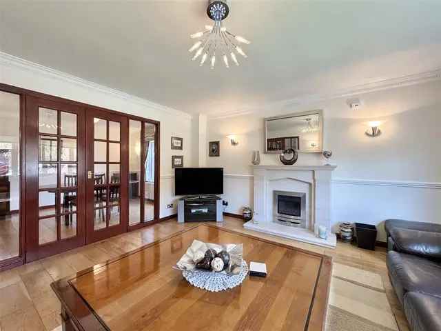 4 Bedroom Detached House for Sale in Uddingston