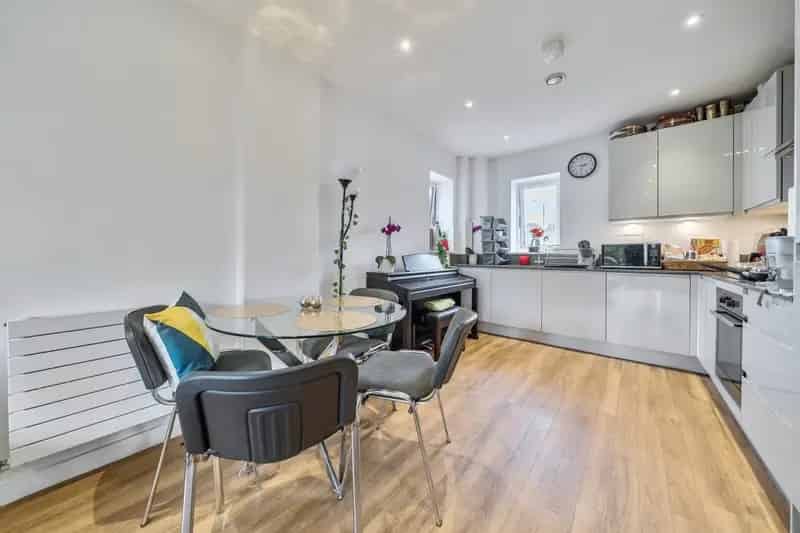 Spacious 1-Bed Flat Near North Acton Tube Station