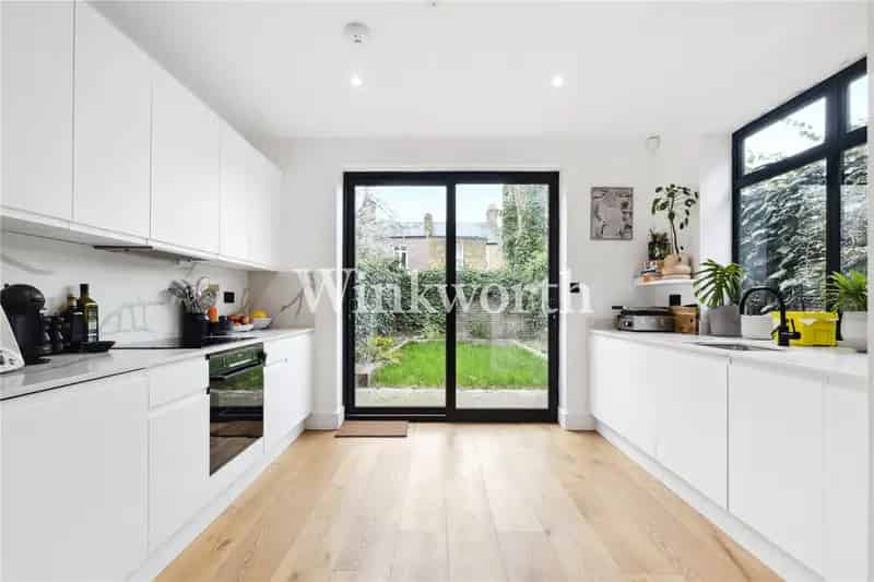 1 Bedroom Flat Manor House London - First Home or Investment