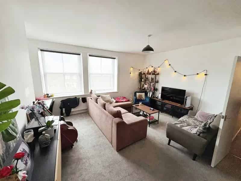 2 Bedroom Flat to Rent Huddersfield HD1 Near University and Amenities