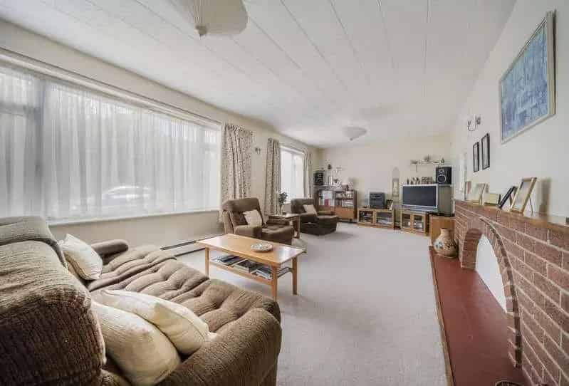 4 Bed House For Sale Family Home With Detached Garage