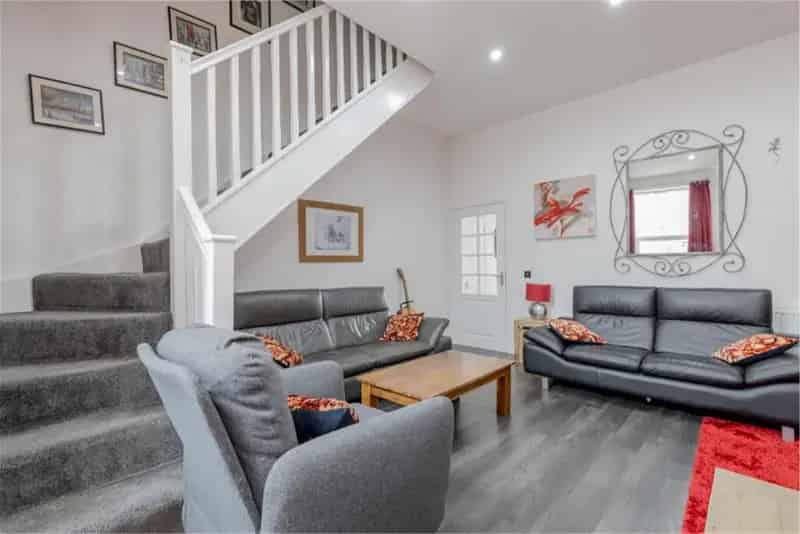 3 Bed House - Terraced with 2 Reception Rooms