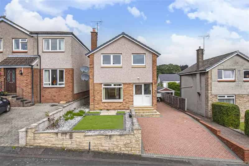 3 Bed Detached House with 3 Reception Rooms