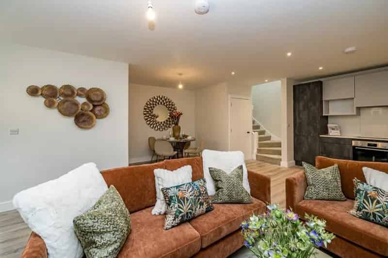Modern 2 & 3 Bedroom Houses Near Slough Train Station