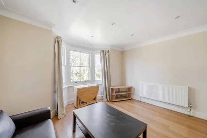 Short Let 3-4 Months Spacious Three Bedroom House Near Tooting Bec Common