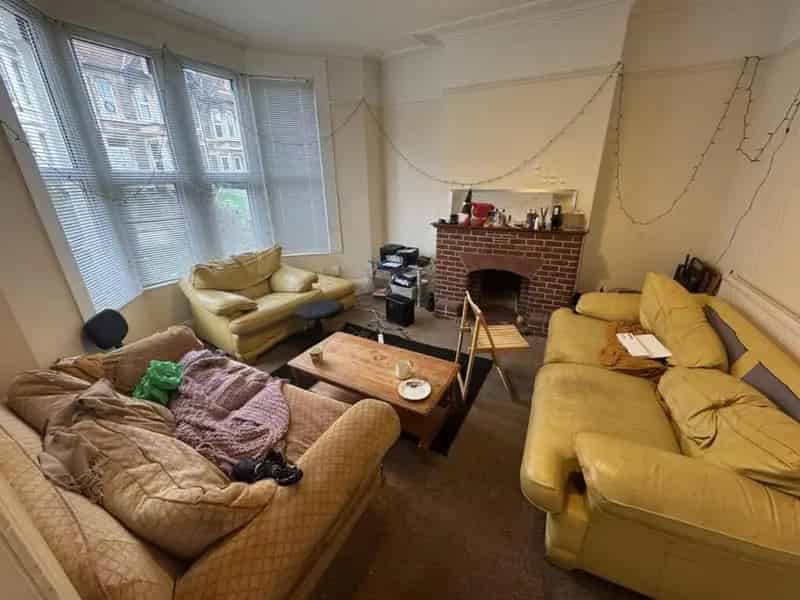 8 Bedroom Flat to Rent