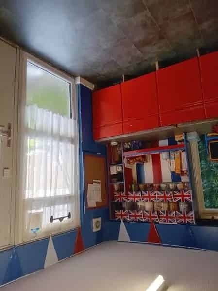 Spacious Semi-Detached House Near Schools and Beach